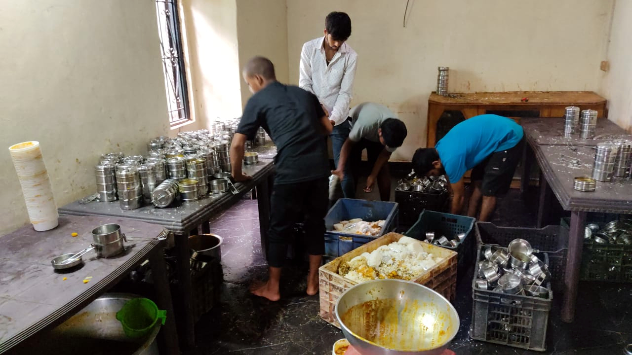 FDA destroys 400 tiffin meals at Parra for unhygienic conditions