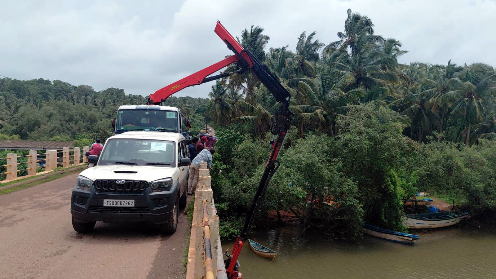 Hyderabad team tests fragile Agonda bridge