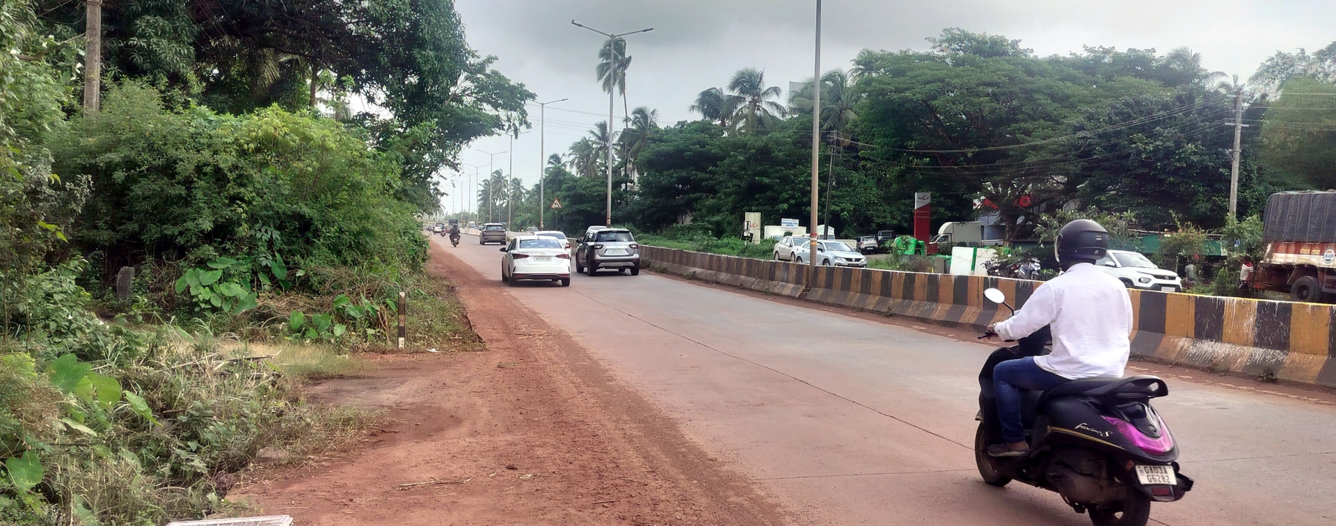 Unfinished service roads   jeopardise highway safety