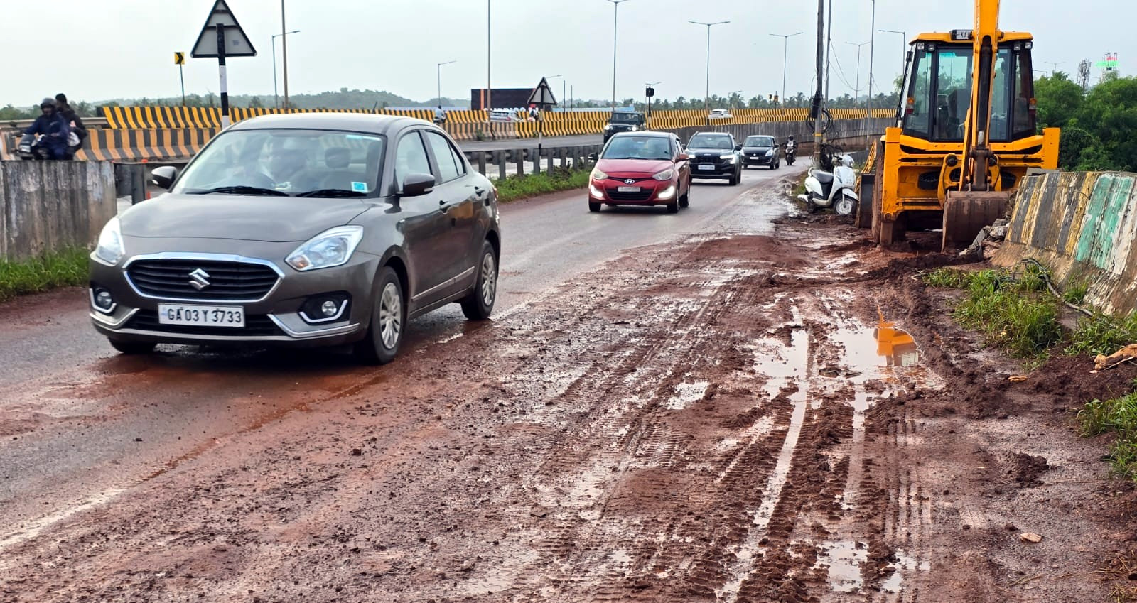 ﻿Mud spill from WRD, power dept works put lives at risk in Guirim