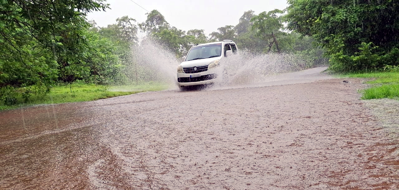 Heavy rains inundate roads in Sanguem