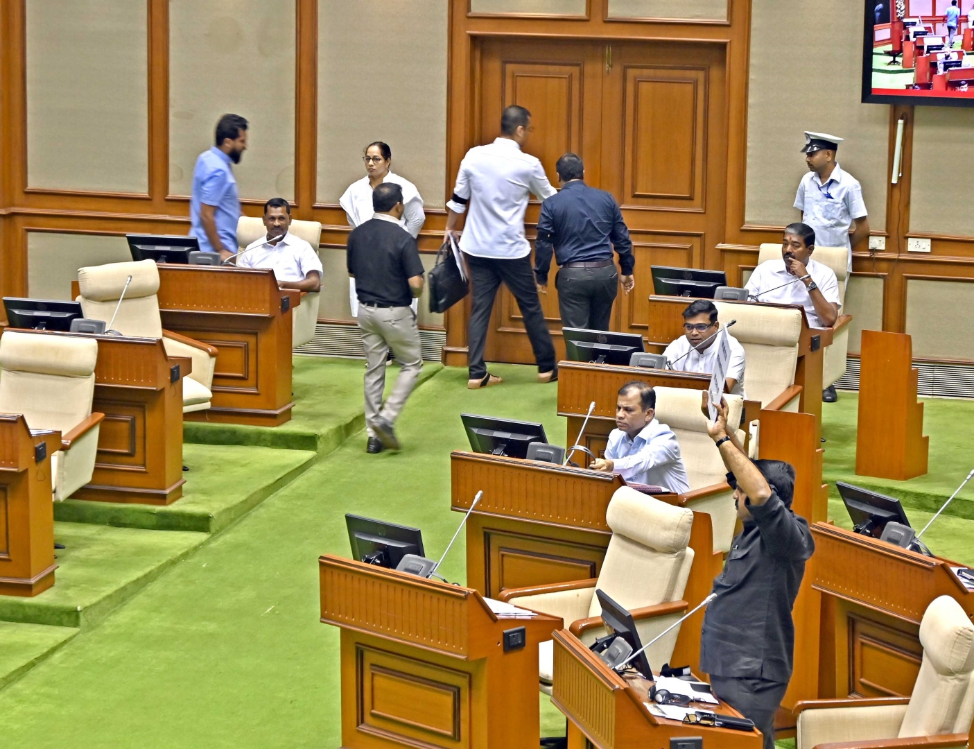 SPOTLIGHT | ﻿MONSOON SESSION: HIGH-STAKES FACE-OFF