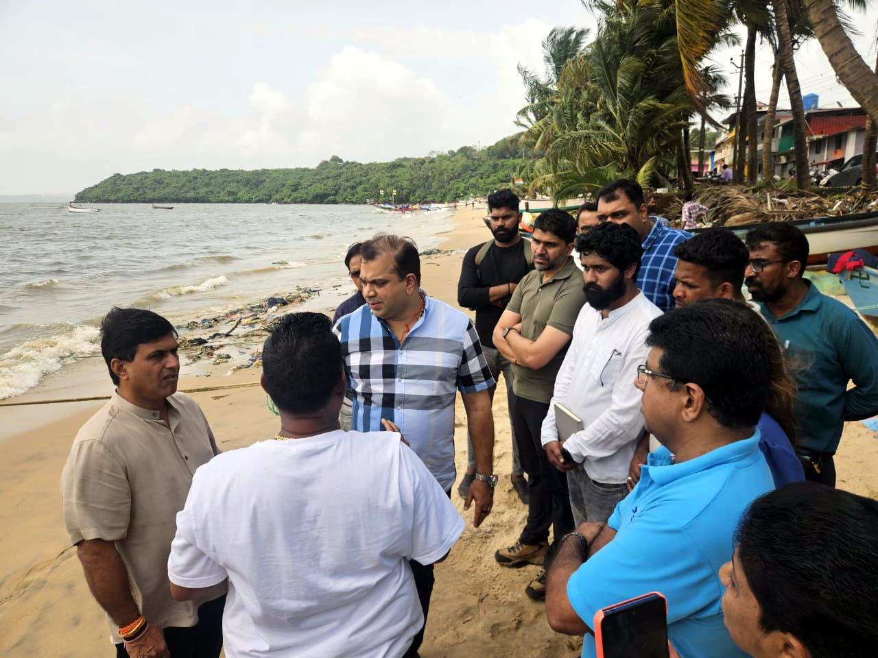 Tourism minister assures all efforts  for revival of Kharewaddo beach