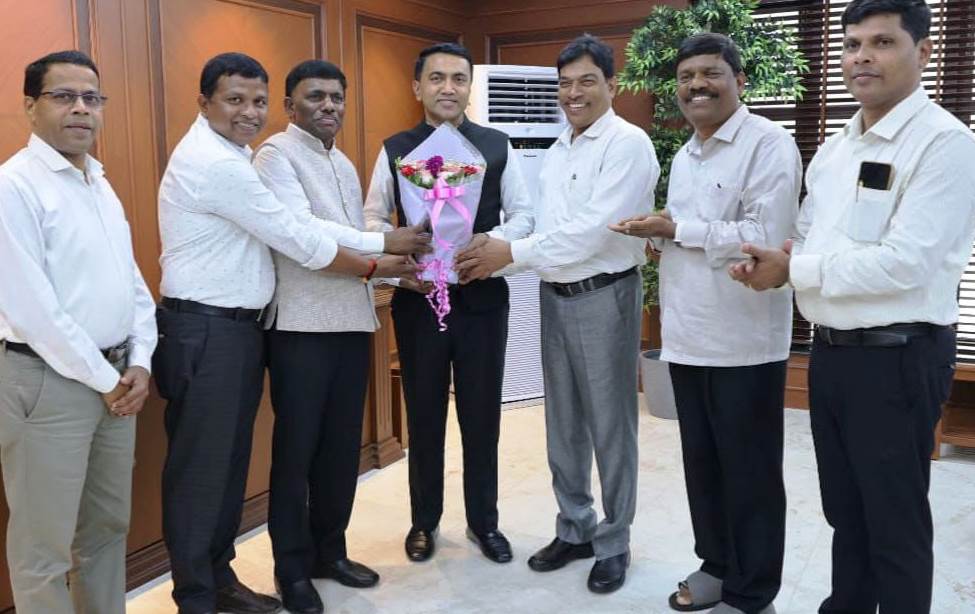 ST leaders congratulate CM, BJP  president over Bill passsage