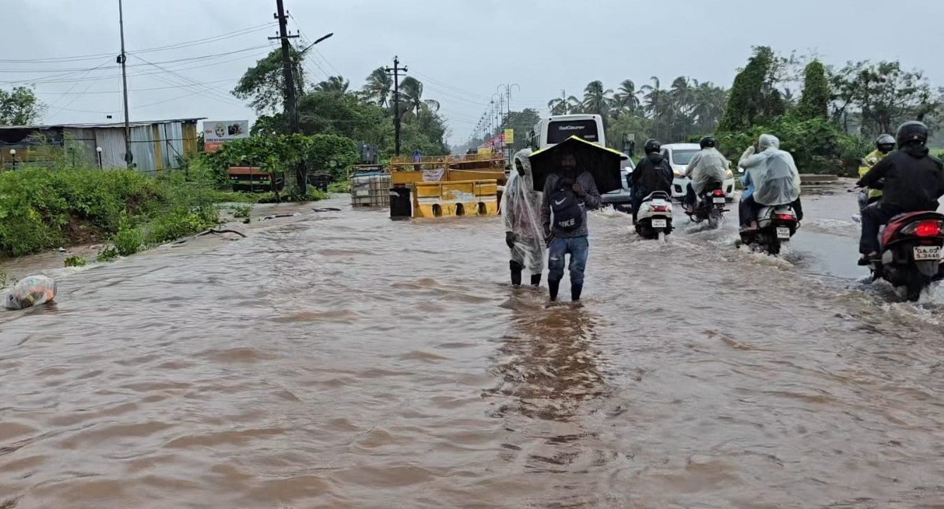 PWD’s shortcut construction leaves Mapusa road flooded