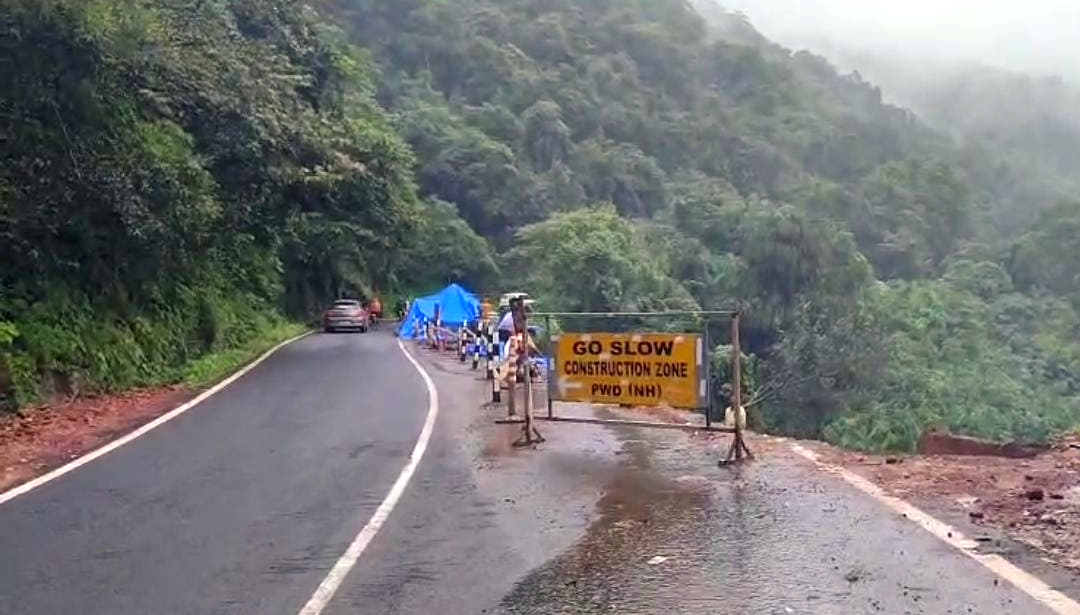 Truck operators demand access via  Anmod Ghat, claim huge losses