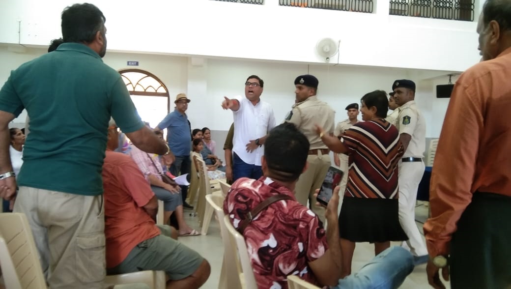 Salvador do Mundo gram sabha erupts over creek road project