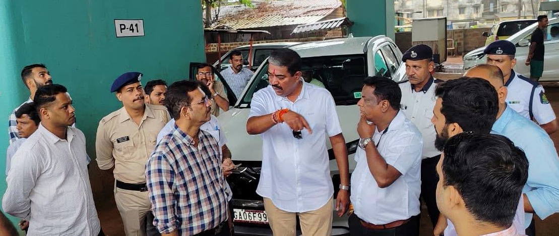 Volunteers to collect   flowers, Nirmalya at   Ganesh Visarjan site