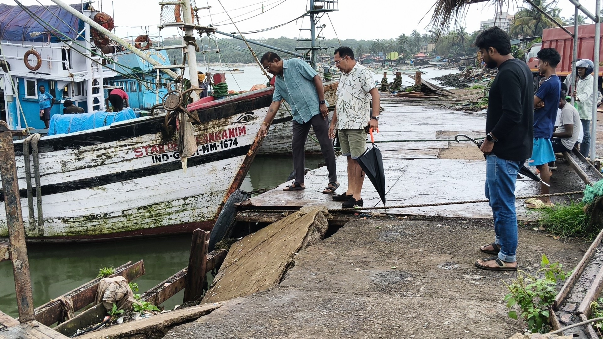 ﻿Portion of Kharewaddo jetty  collapses during loading Ops