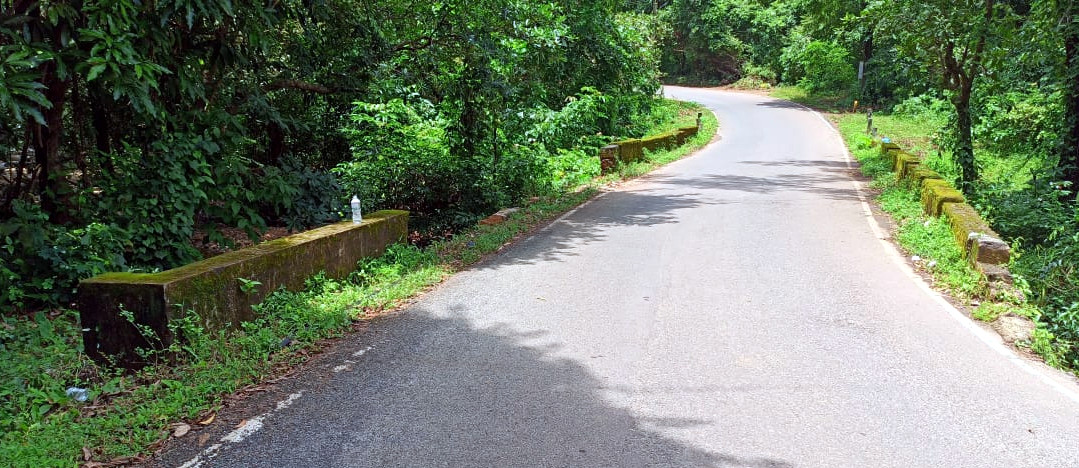 Car damages culvert protection wall on Agonda-Khola road
