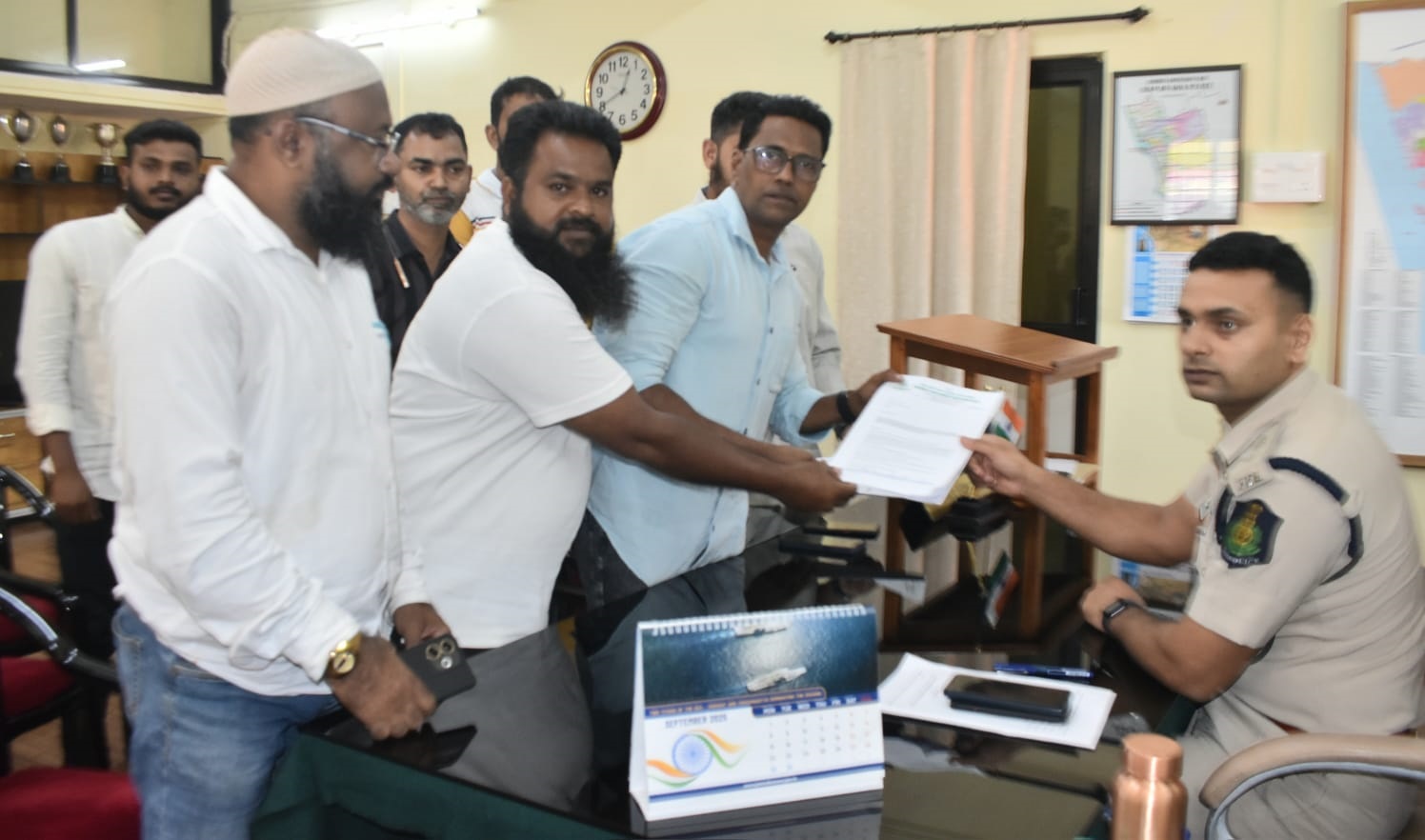 Muslim delegation presses police for  action on offensive Facebook posts