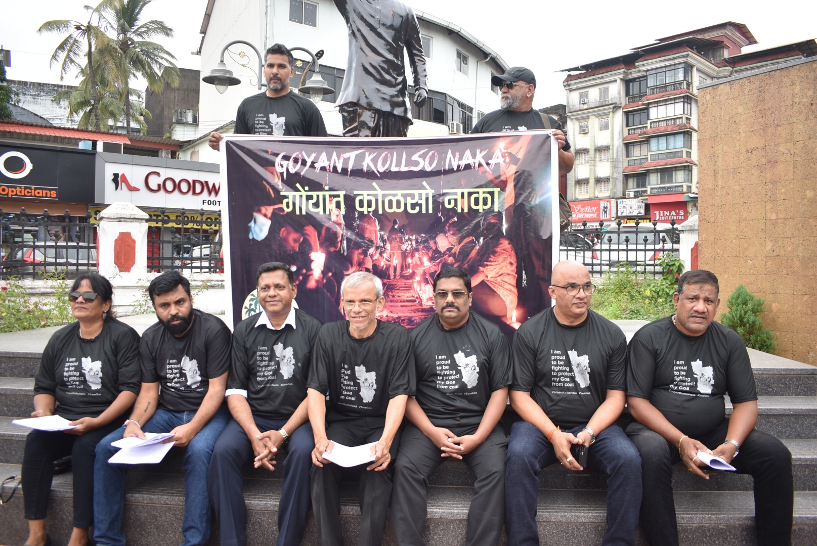 Anti-coal war bugle echoes at Lohia Maidan