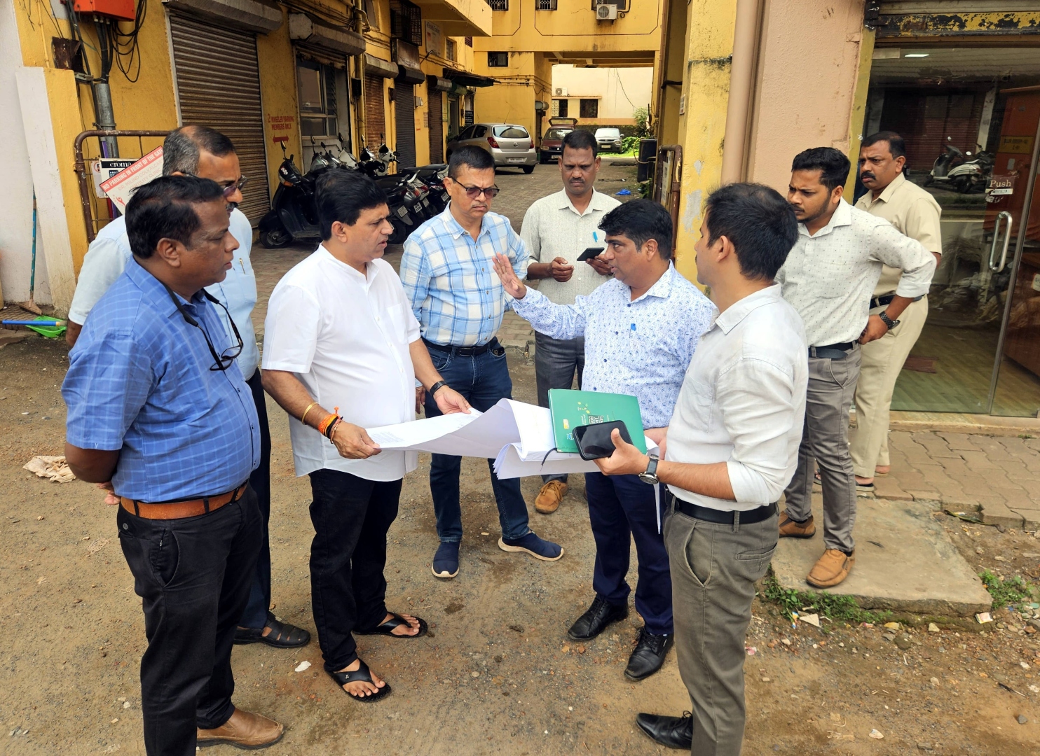 MLA, officials inspect Swatantra Path amid promised facelift for Vasco