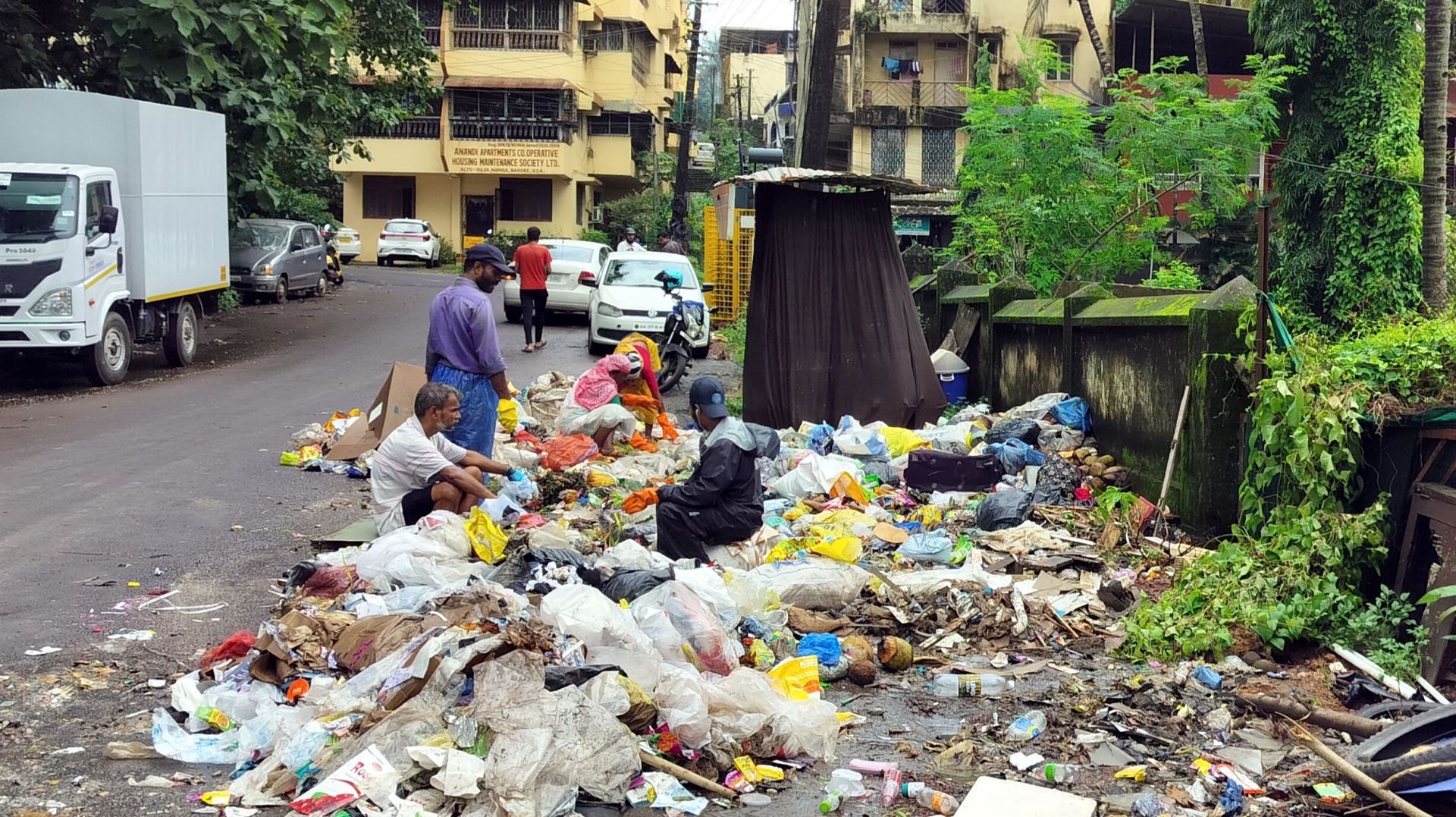 Mapusa waste crisis returns   with Chaturthi staff exodus