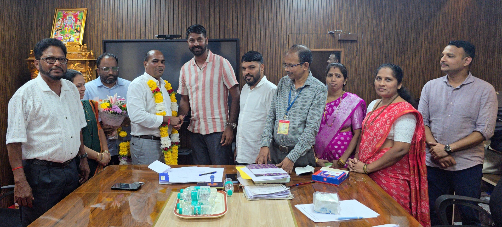 New sarpanch assures  smart library in Morjim