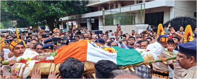 State bids tearful farewell to Ravi Naik
