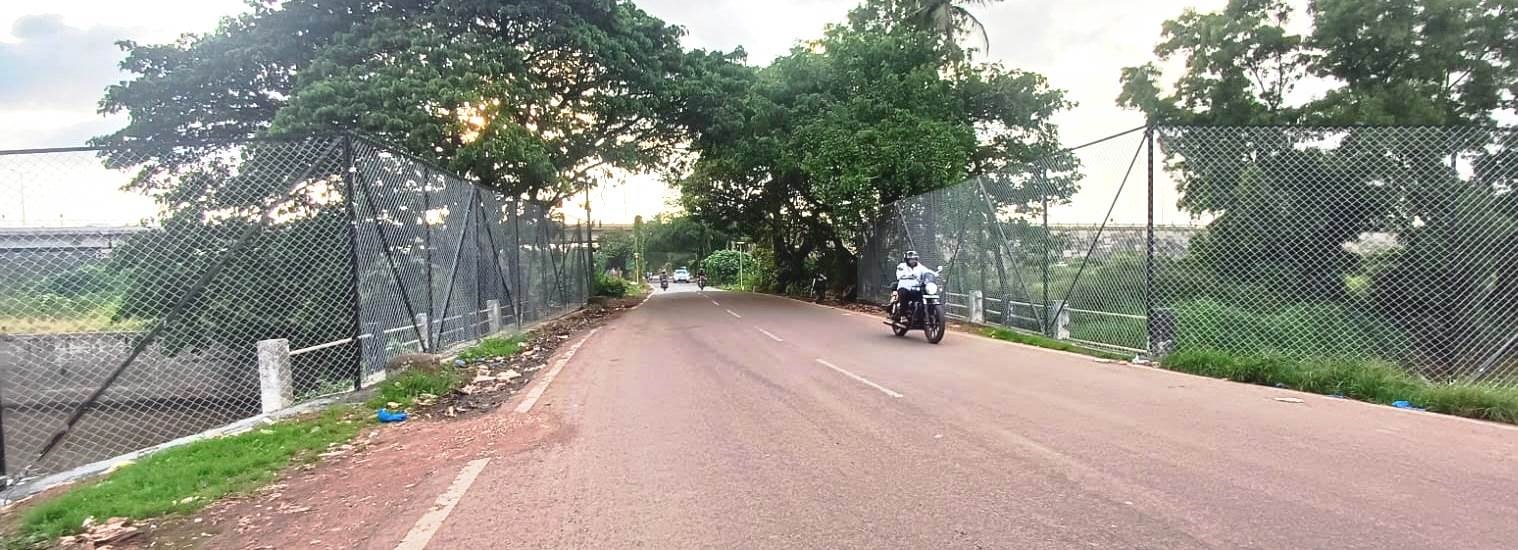﻿WRD fences culvert to curb River Sal waste dumping