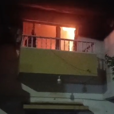 Miramar home on fire spreads panic, firemen douse it