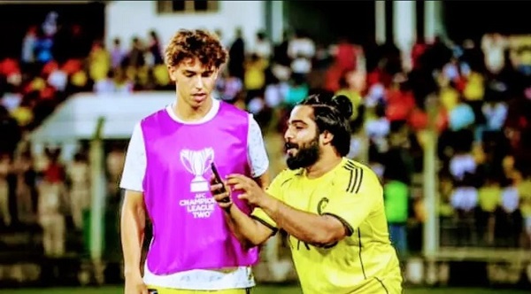 Fatorda selfie stunt backfires; fan taken into custody, selfie deleted