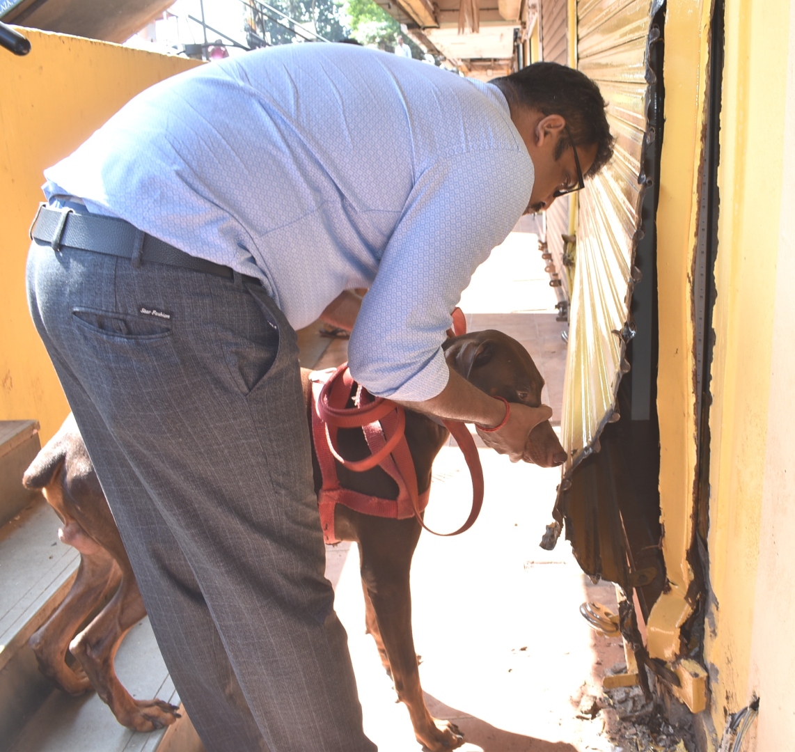 Shutter bent, but shop safe; Margao jeweller escapes burglary bid