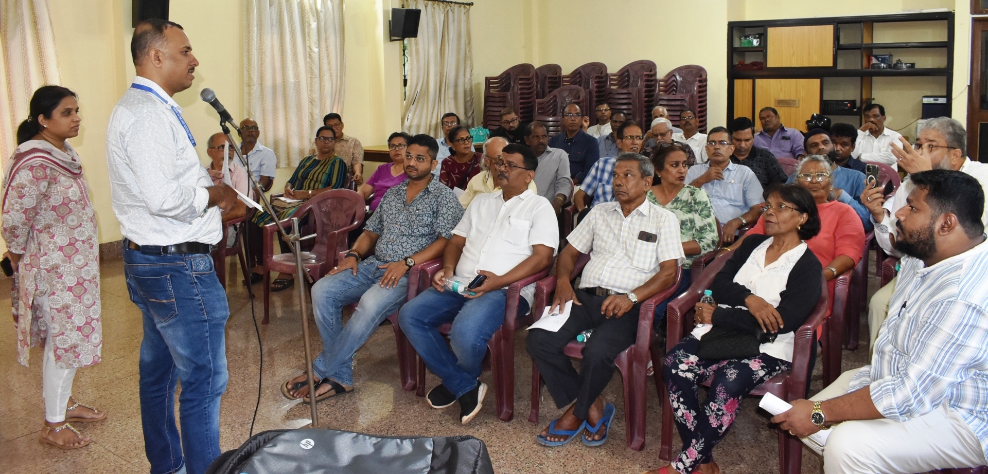 Public grills officials on SIR process