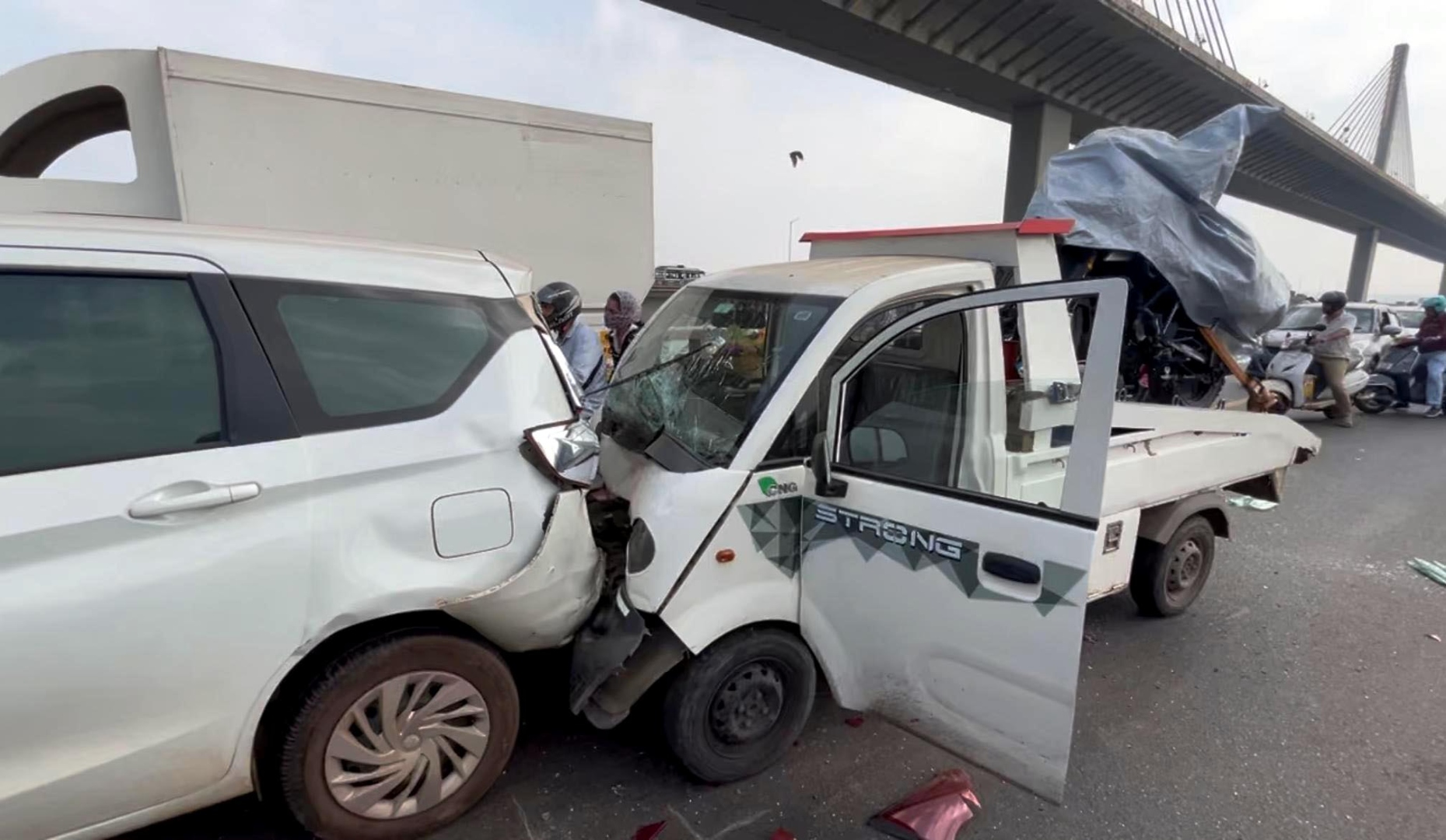 Multiple vehicles pile up in crash on Mandovi bridge