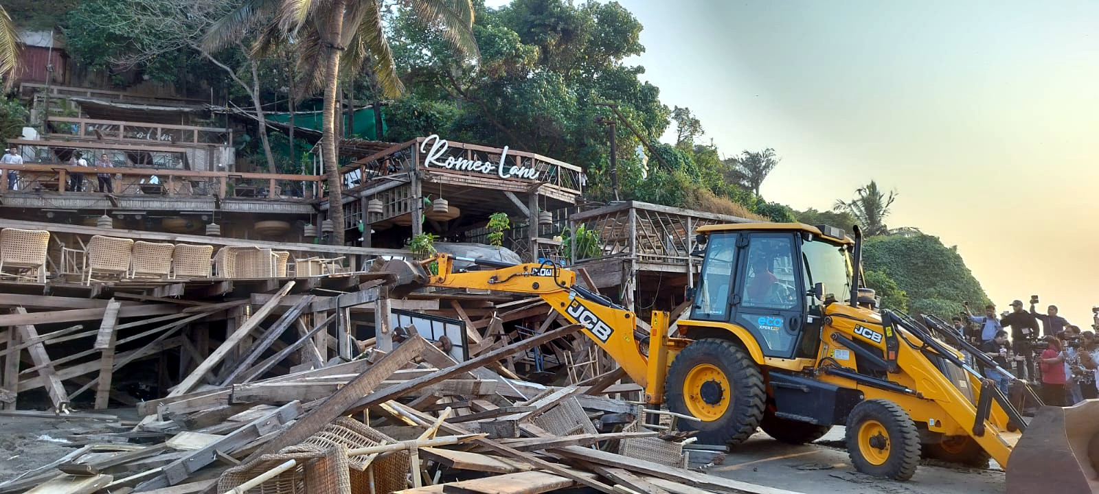 Govt unleashes bulldozer action on Romeo Vagator restaurant