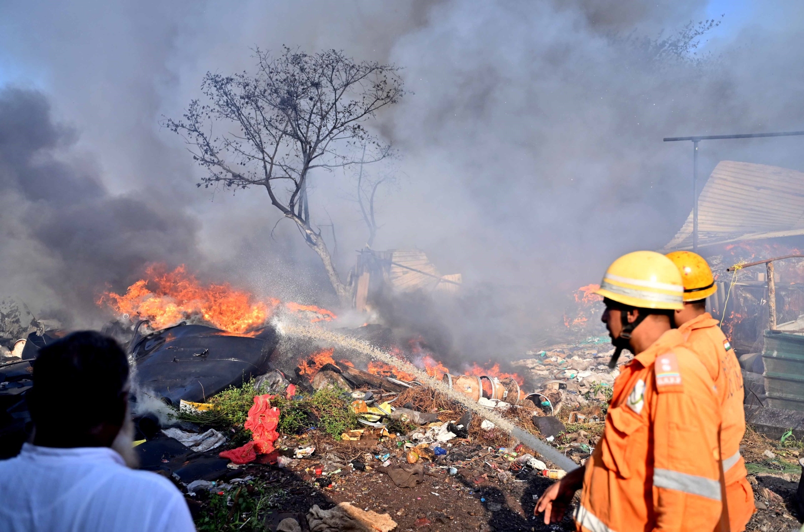 ﻿Verna scrapyard gutted in massive fire; thick smoke seen 10 km away
