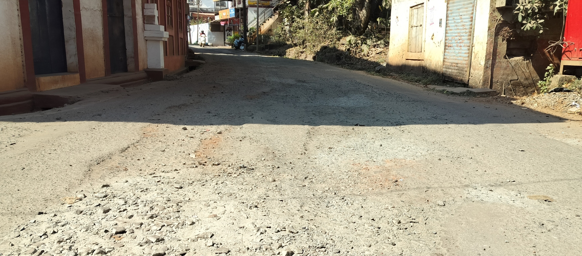 Angod’s broken road to the church casts a shadow over Christmas in Mapusa