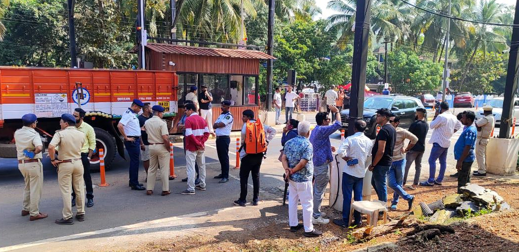 Canacona locals, activists halt Ops of new toll plaza at Polem