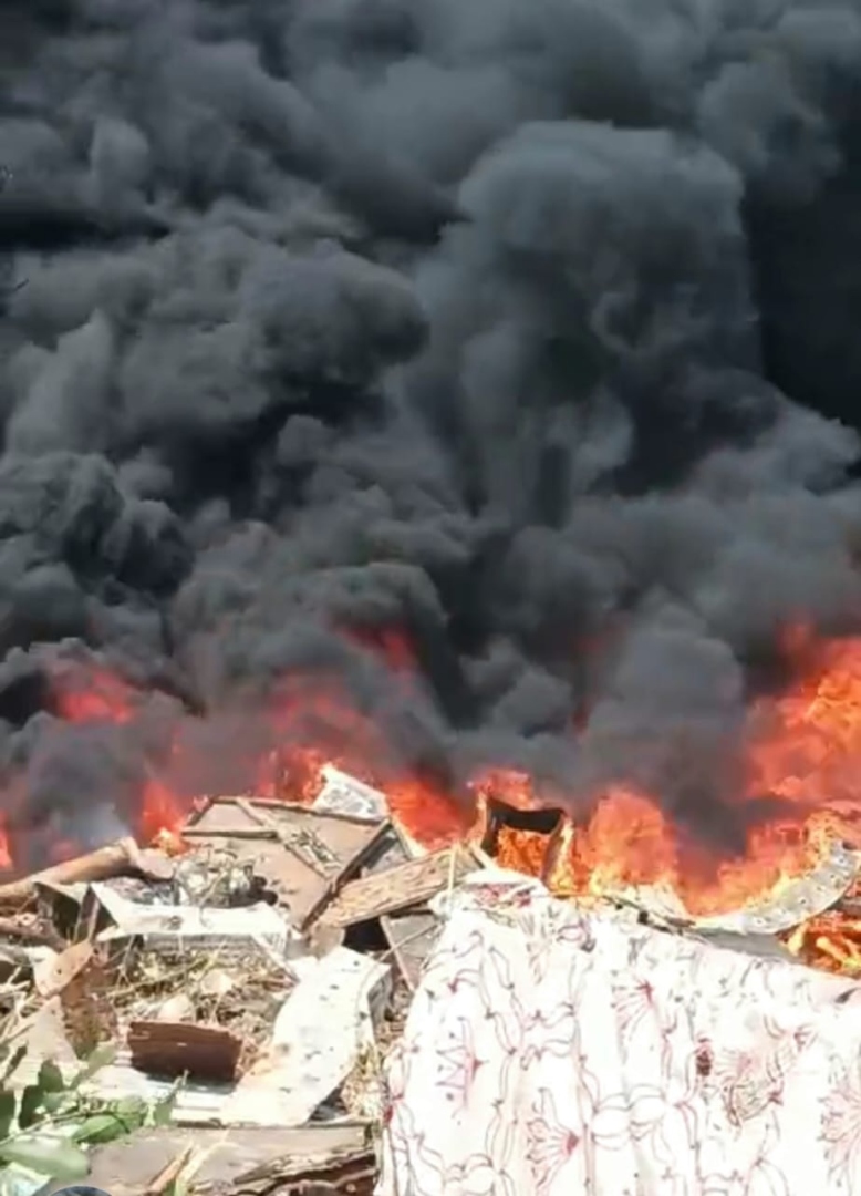 Fire engulfs scrap waste   near decor unit in Nuvem