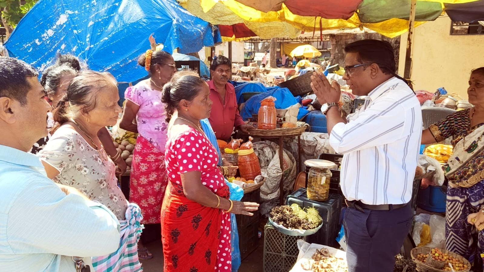 Mormugao council urges fruit, vegetable   vendors to shift to new market complex