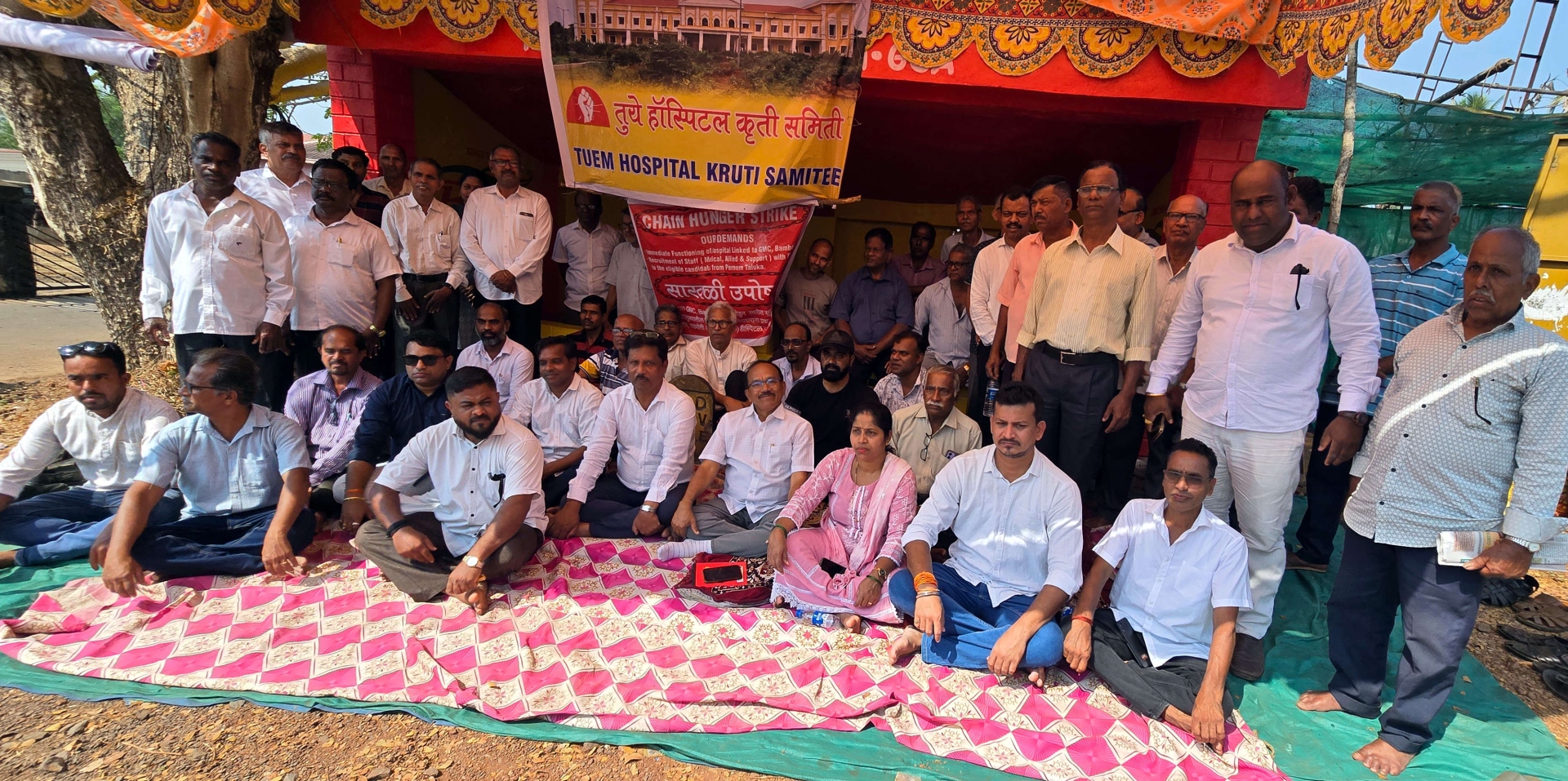 Former CM Parsekar joins Tuem committee protest