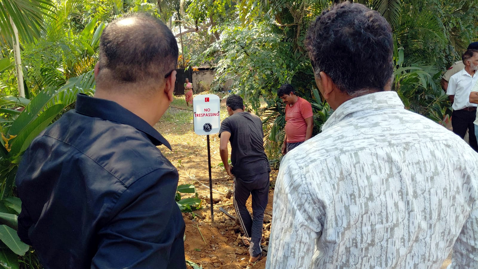 Dy Collector intervenes, restores blocked pathway in Canacona