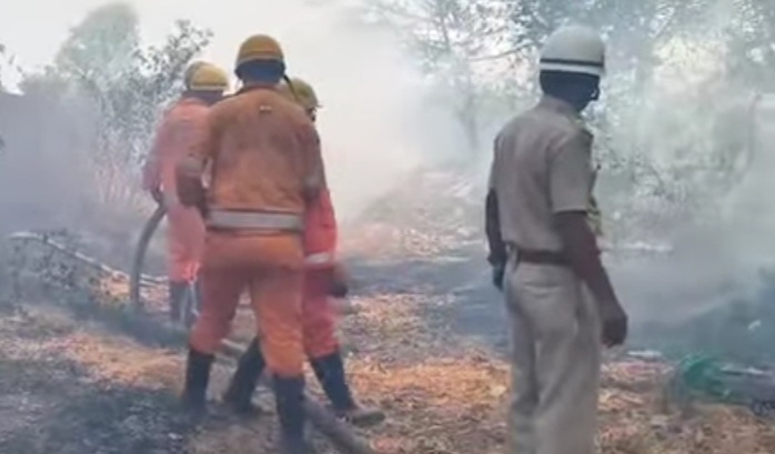 Repeated dry grass fires keep  Margao fire brigade on edge