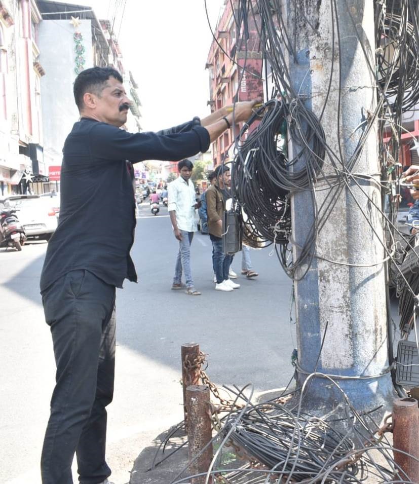 Margao police book ISP for illegally pulling cables on power poles