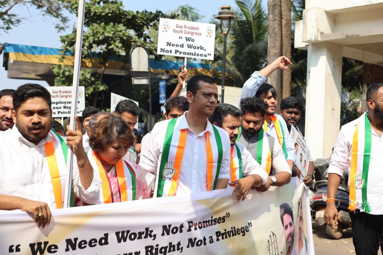 Youth Cong stages   protest over rising   unemployment
