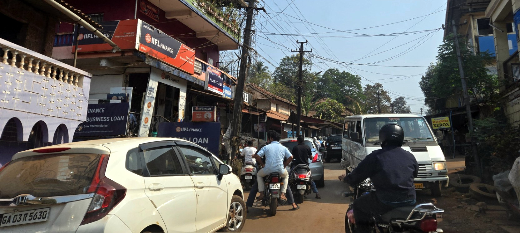 Traffic jams in Valpoi delay fire & emergency services