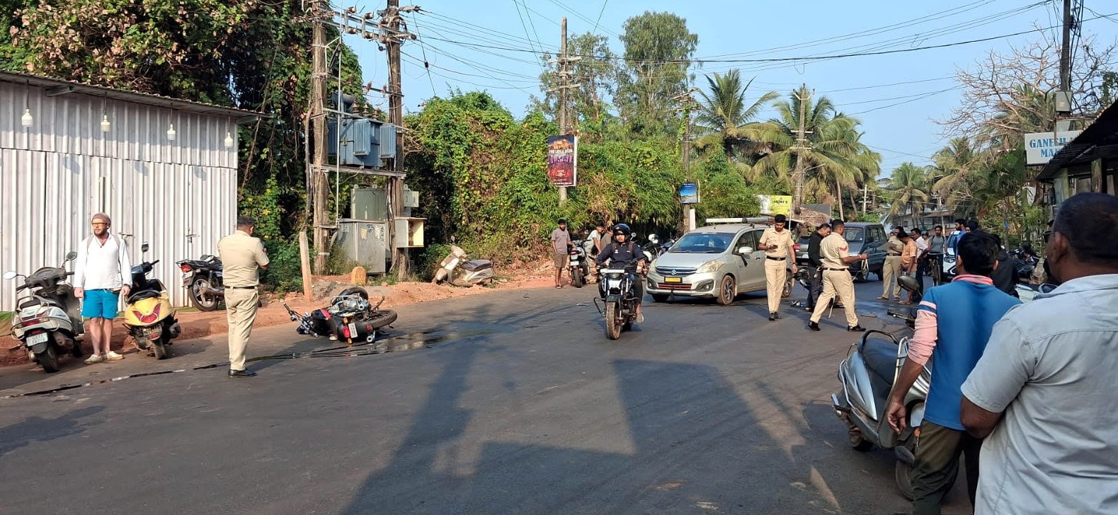 Two injured in road mishap at Morjim