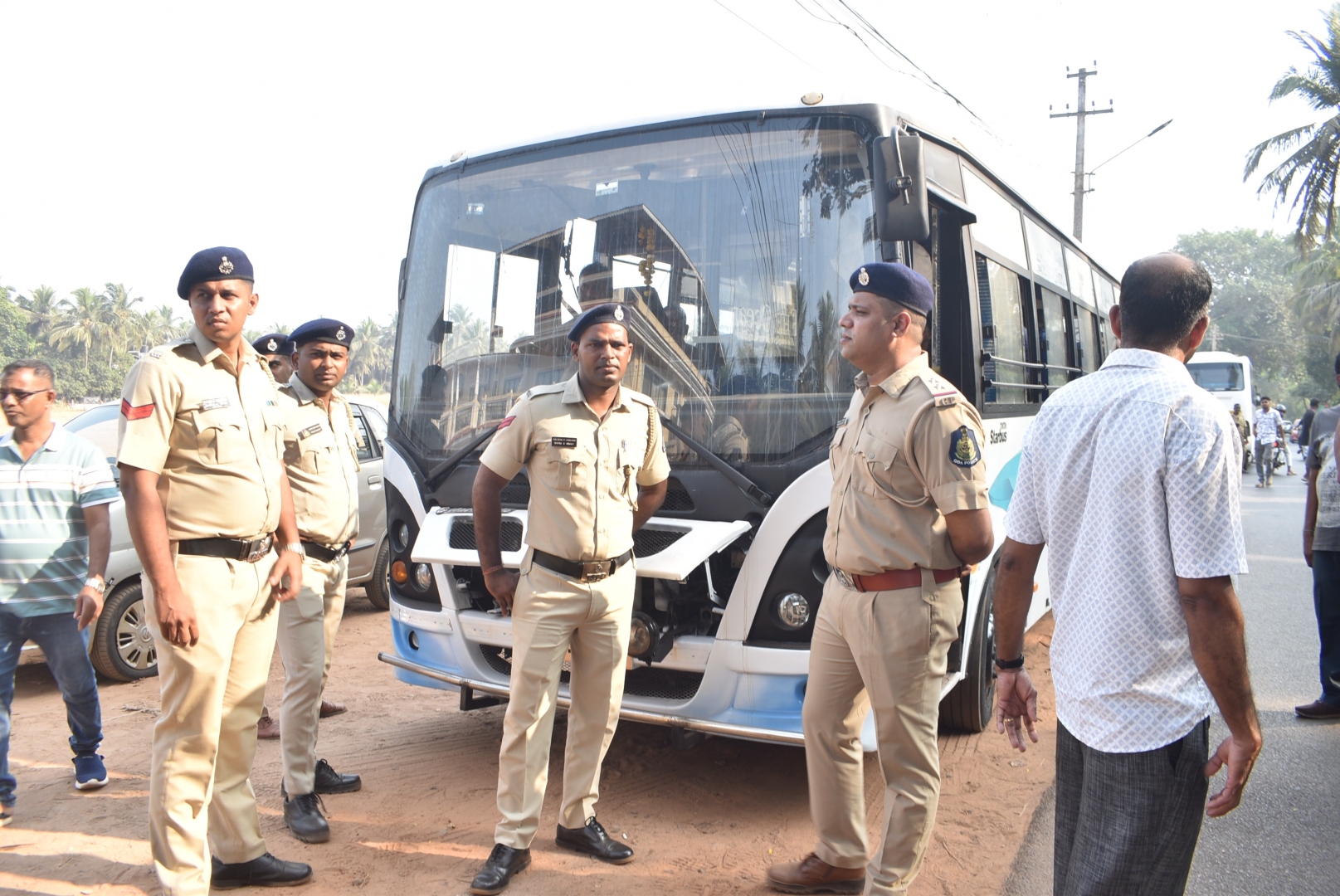 Police stop buses from Salcete bound for Azad Maidan protest