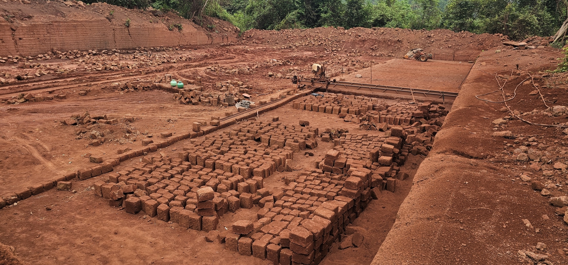 Raid on illegal laterite quarry at Khotoda