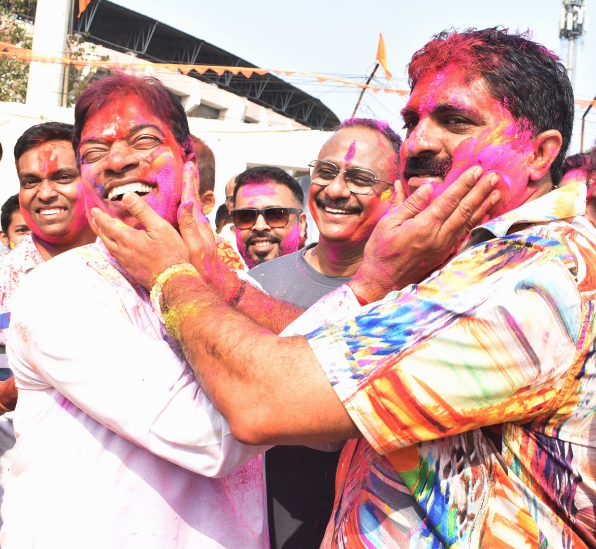 Holi festivities bridge political divide in Fatorda