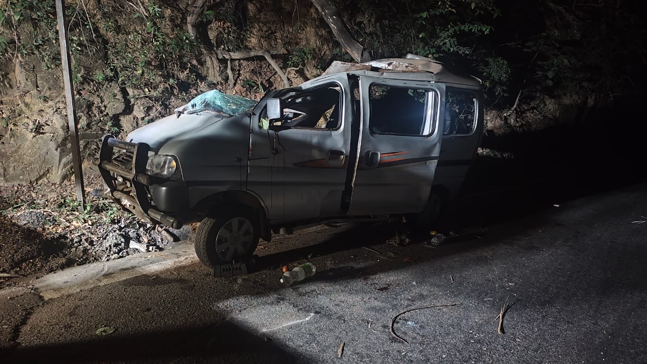 Two killed as car plunges   into gorge at Chorla Ghat