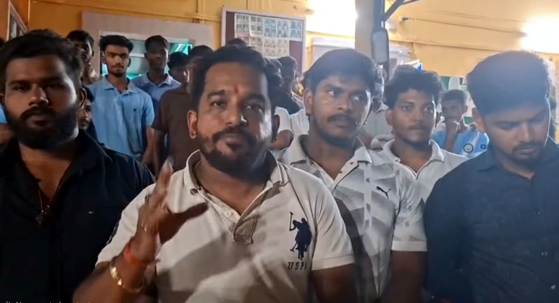 Controversy erupts over ‘Pakistani dress’ sign at Valpoi shop