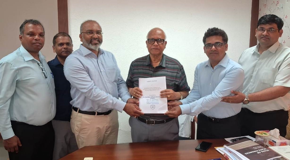 Maritime officers discuss sector issues with minister