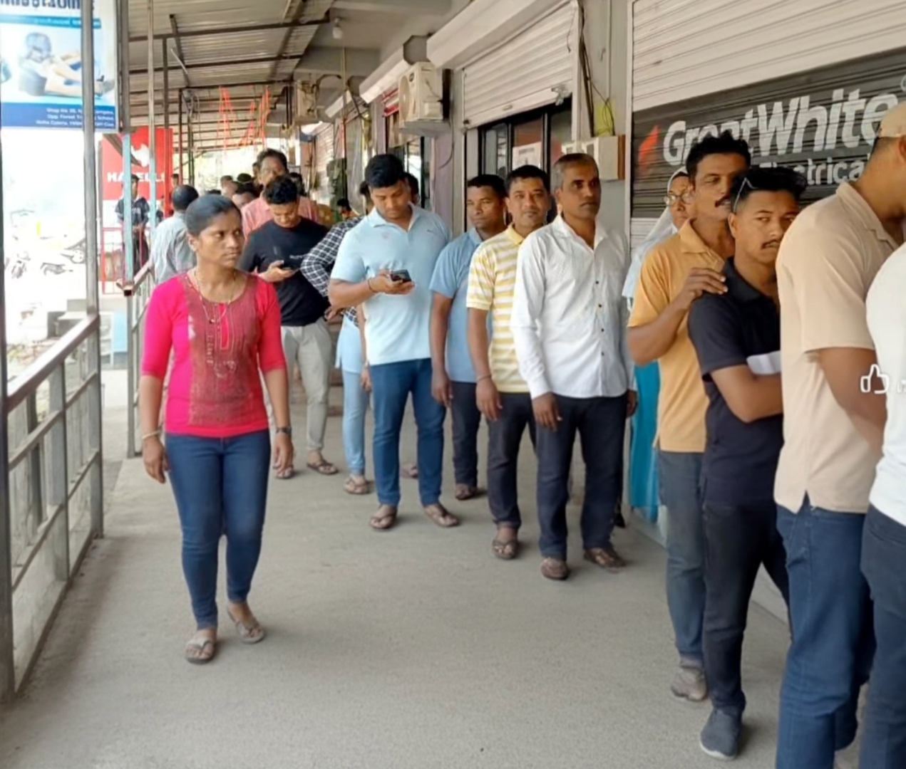 Rush for cylinders in Valpoi amid rumours of shortage