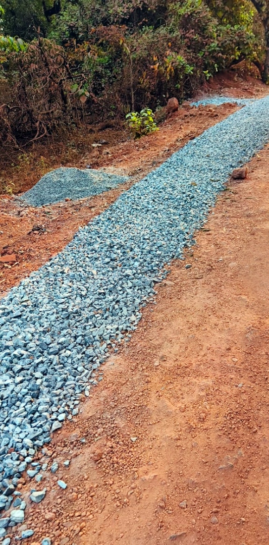 Work to lay gravel on damaged   road begins at Poriem-Gholwada