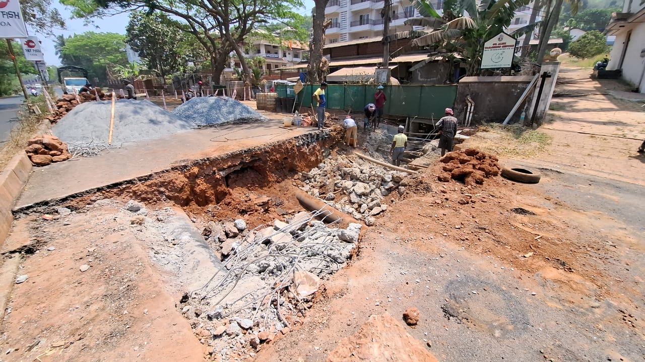 Govt’s no-dig order fails test,   freshly tarred roads cut open