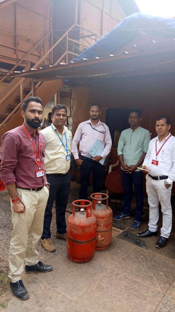 2 domestic cylinders seized from 2 shacks