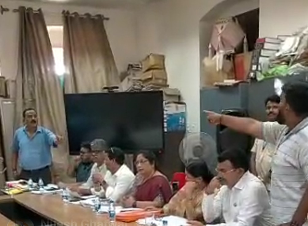 Mapusa vice chairperson under   fire for altering council minutes